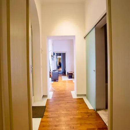 Savoya Apartment, Old Town شقة *